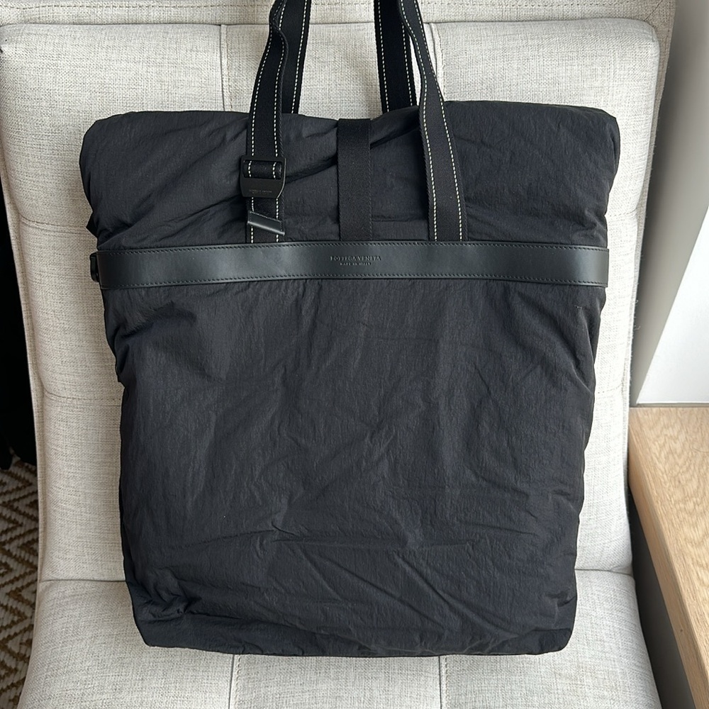 $1890 NEW Bottega Veneta Borsa Travel Shoulder Tote Bag - Navy Blue / Black - Picture 2 of 14